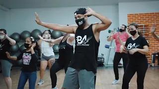 CHEGA E SENTA - JOHN AMPLIFICADO COREOGRAFIA PROF BROWN ANDRADE