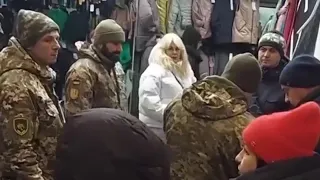 Николаев (Женщины прогнали ТЦКакашников с рынка)