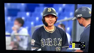 宮城大弥プロ初打席初ヒット　　　　　　　　　打った後かわいい笑顔