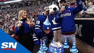 Maple Leafs Crowd Sings Happy Birthday To Kade