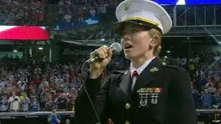 WS2016 Gm7: Marine 1LT sings before game