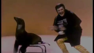 The Liberace Show: Liberace with Seal-Coat and Seal (1969)