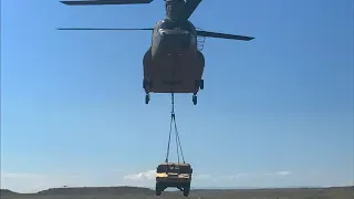 Boeing CH-47 Chinook sling-loading a Humvee