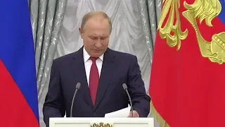 Путин наградил орденами сборную России