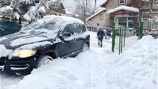 VW Touareg in Deep Fresh Snow