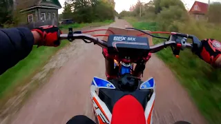 Катаю на MOTOLAND CRF 250 по городу.