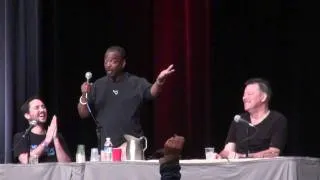 Levar Burton singing Reading Rainbow at Phx Comicon