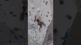 Climbing in Québec, Montréal, Allez-up (overhanging 5.11b, two takes but getting better)