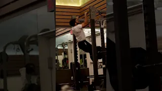 powerlifter tries calisthenics