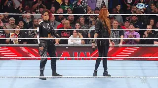 Becky Lynch interrumpe a Bayley antes de su combate - WWE RAW 5 de Diciembre 2022 Español Latino