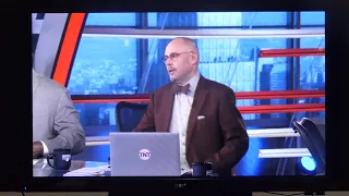 Inside The NBA:  Ernie beats Kenny to the video board