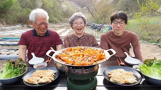 Chicken ribs eating in the garden (cheese fried rice, grilled dumplings) recipe