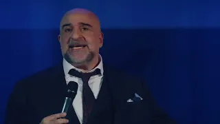 Omid Djalili — Immigrant household encounter British Christmas tradition.