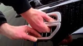 How to remove the side vent on a Land Rover Discovery 3 / LR3