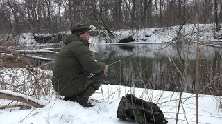 ЗИМНЯЯ РЫБАЛКА НА ПОПЛАВОК В ФЕВРАЛЕ НА РЕКЕ. Ловля плотвы.