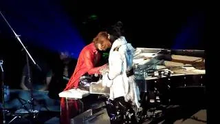 [fancam] 100925   Yoshiki being *funny* and talking before Encore part 3  @ The Wiltern Theater