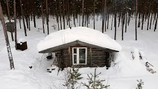 ДВА ДНЯ РЫБАЛКИ на ТАЁЖНОМ ОЗЕРЕ / НОЧЕВКА в УЮТНОЙ РЫБАЦКОЙ ИЗБЕ