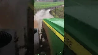 John Deere 8270r spreading slurry