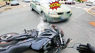 Car FAILS to give WAY - Crazy, Scary & Epic Biker Moments