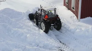 Clearing 1m of snow with a 30 year old Fiat 45-66 DT tractor