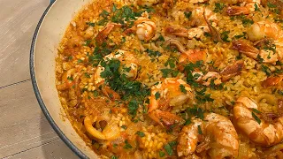 Easy Seafood Paella Using a Cast Iron Pan