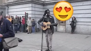 😲 Músico callejero toca "No Woman, No cry" y lo que sucede te sorprenderá