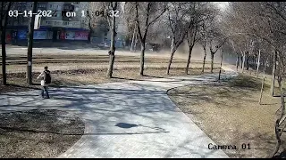 Ukraina idziesz chodnikiem a tu bomba spada