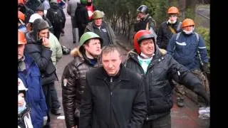 20.02.2014 Олег Осуховський та Олексій Кайда рятують поранених на Інститутській