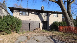 Creepy ABANDONED Lakefront 1950’s Neighbourhood Left Completely Forgotten