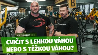 Co je vhodné pro budování svalové hmoty | Cvičení s lehkou váhou nebo s těžkou váhou?