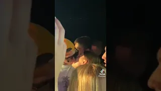 Η CINDERELLA φιλάει τον TRANNO σε live του LIGHT🆘️🕶