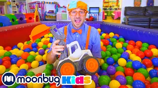 Blippi Visita um Parque Coberto (Fidgets Playground) | 1 HORA de @BlippiPortugues | Moonbug Kids