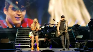 Brantley Gilbert with Lindsay El - What happens in a small town