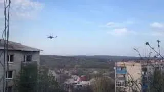 Боевые вертолёты над городом Северск. Украина / 18.04.2014