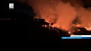 Крупный пожар на свалке в Назарове перепугал жителей города