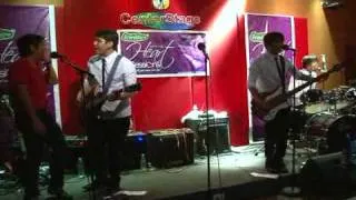 Sen. Bongbong Marcos - Jamming with Bloomfields (23 April 2010)