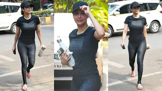 Malaika Arora Spotted at Yoga Classes in Bandra 😍🔥📸