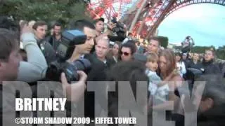 EXCLUSIVE - Britney Spears visits the Eiffel Tower with her sons