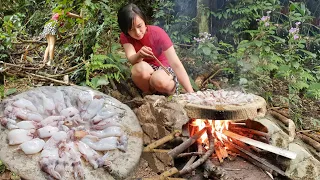cooking on a rock - Squid - Eating delicious in jungle #28