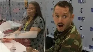 Elijah Wood Reacts to Fan Freak Out in The Best Way!