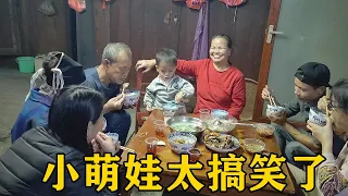 Sister-in-law three cooks a pot of steak for family meal