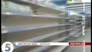 Терористи забирають продукти. #Луганськ