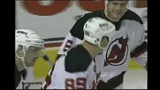 Viktor Kozlov scores career high 5 points vs Lightning for Devils (25 nov 2005)