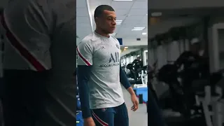 Mbappe is annoyed by his teammates 😒🤣