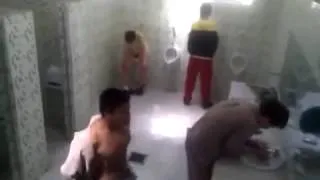 Harlem Shake en el Baño del Cole mas locos que nunca el robot y su gente