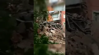 Пятиэтажный многоквартирный дом частично обрушился в Омске (момент обрушения попал на видео)