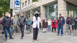 Geronimo Poggio Rede für Dr Heiko Schoening [Demonstration British Embassy Berlin 27.09.2020]
