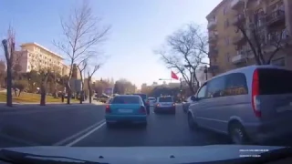 Дорожная полиция Баку об обращении водителя, которого подрезали и угрожали «задержанием»
