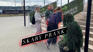 SCARY - FANNY PRANK.pretending to be a bush