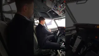 How To Open a B737 Cockpit Window?! #short #nolinor